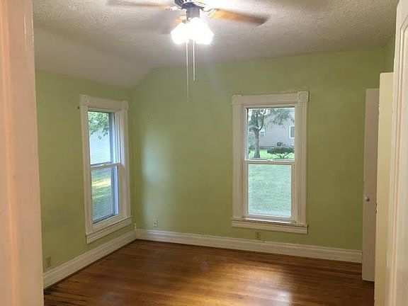 3rd image of 615 N Plum St