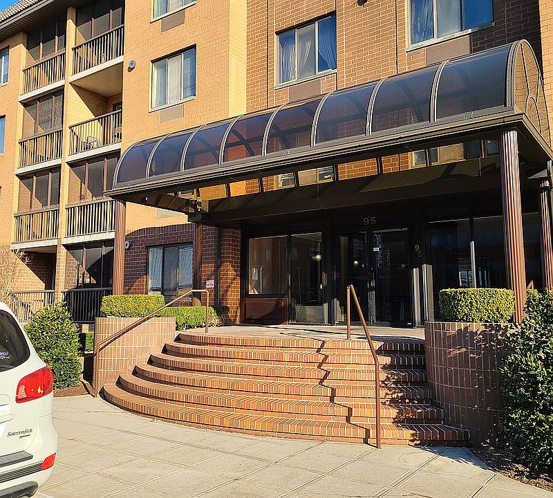 1st image of 95 Essex Dr APT 3D