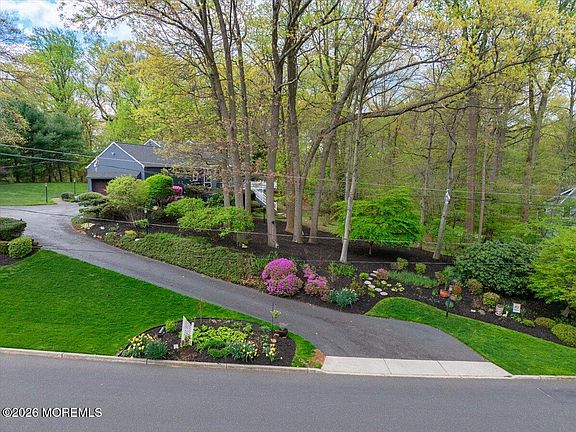 4th image of 11 Galloping Hill Road