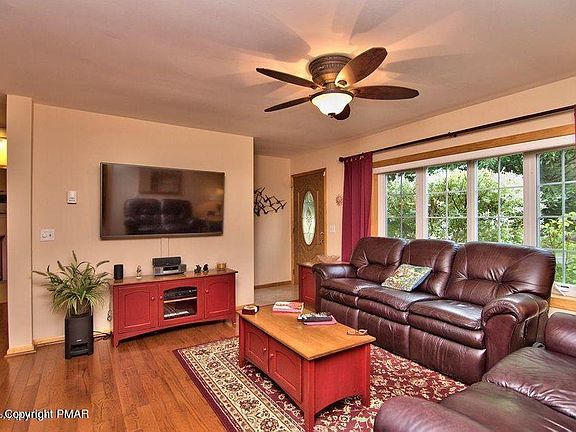 4th image of 165 Long Woods Rd