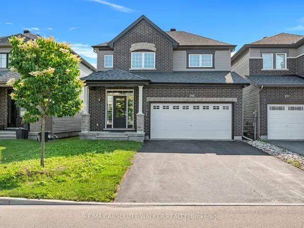 213 Esturgeon St, Ottawa, ON K4A 1G3