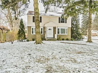 395 Oakdale Dr, Rochester, NY 14618