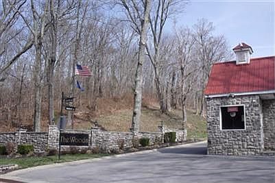 3rd image of 213 Crimson Dr
