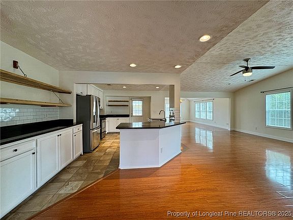 3rd image of 1264 Bromley Dr
