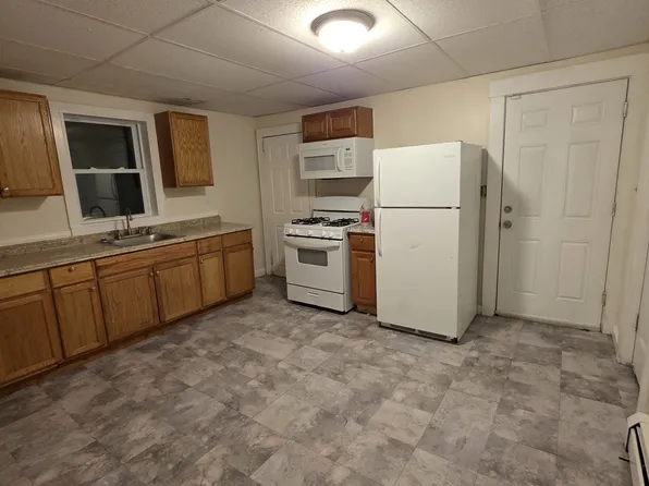 13 1/2 Grove St Floor 2, Haverhill, MA 01832