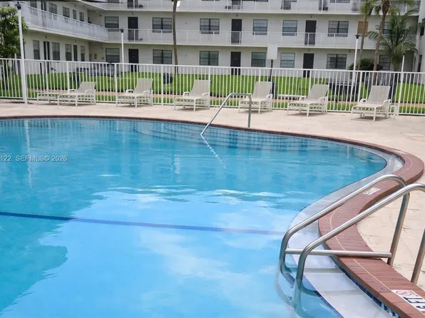500 NE 2nd St APT 127, Dania, FL 33004