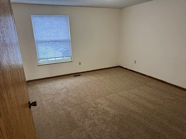 2 bed, 1.5 bath, 1350 sqft, $1,399 — Photo 4