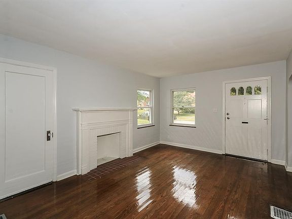 4th image of 1531 Robinwood Ave