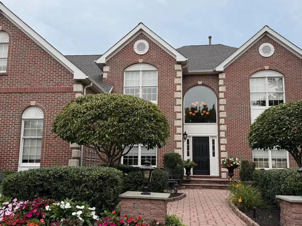 217 Country Club Dr, Moorestown, NJ 08057