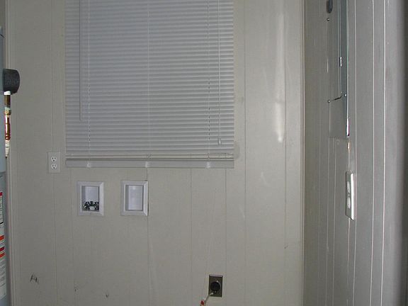 5th image of 7 Amber Ln APT B
