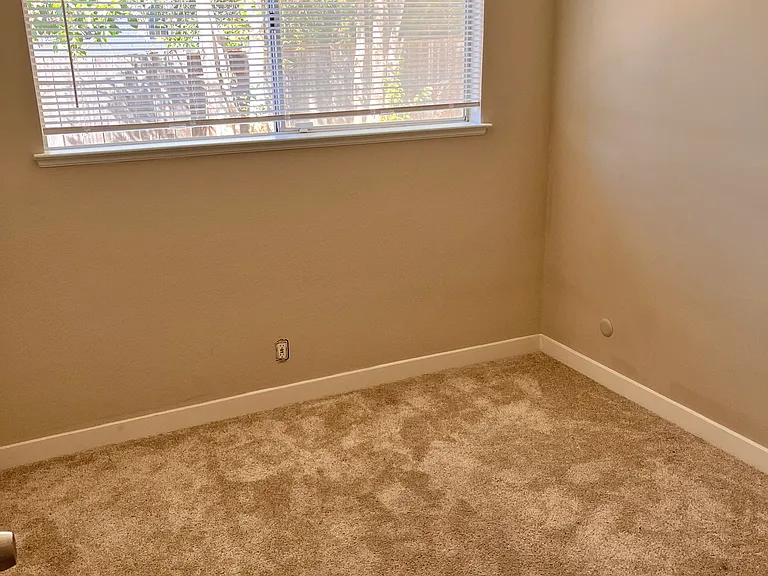 651 Aztec Ct — Photo 8
