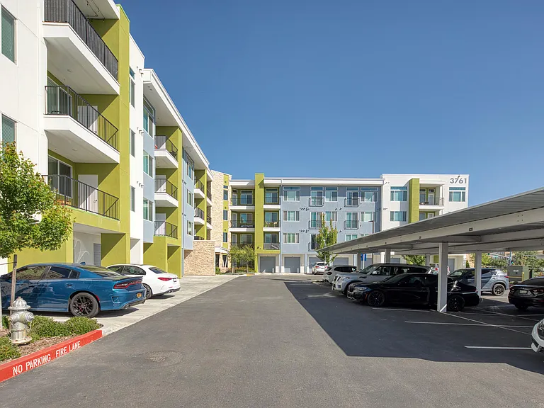 Zeta Luxury Apartments — Photo 32
