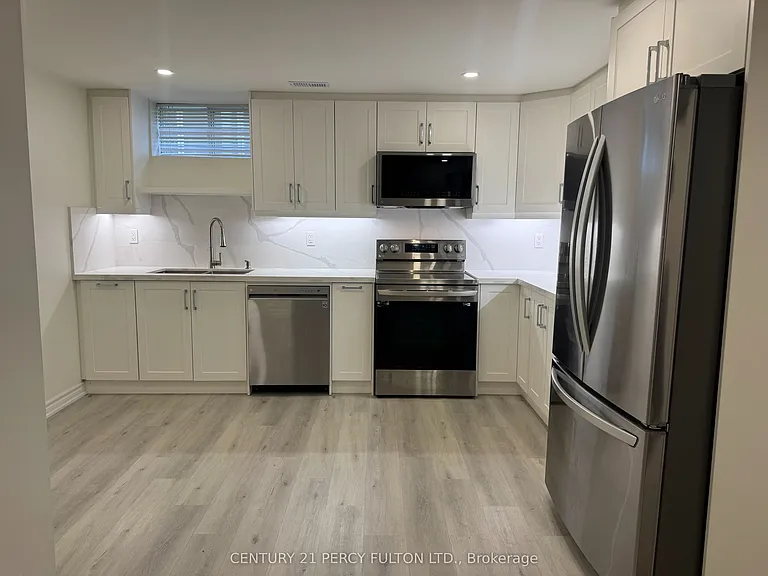 110 Gilroy Dr — Photo 16