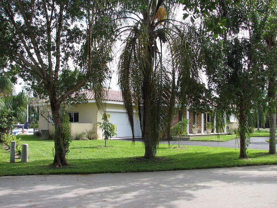 Wide Side Yards