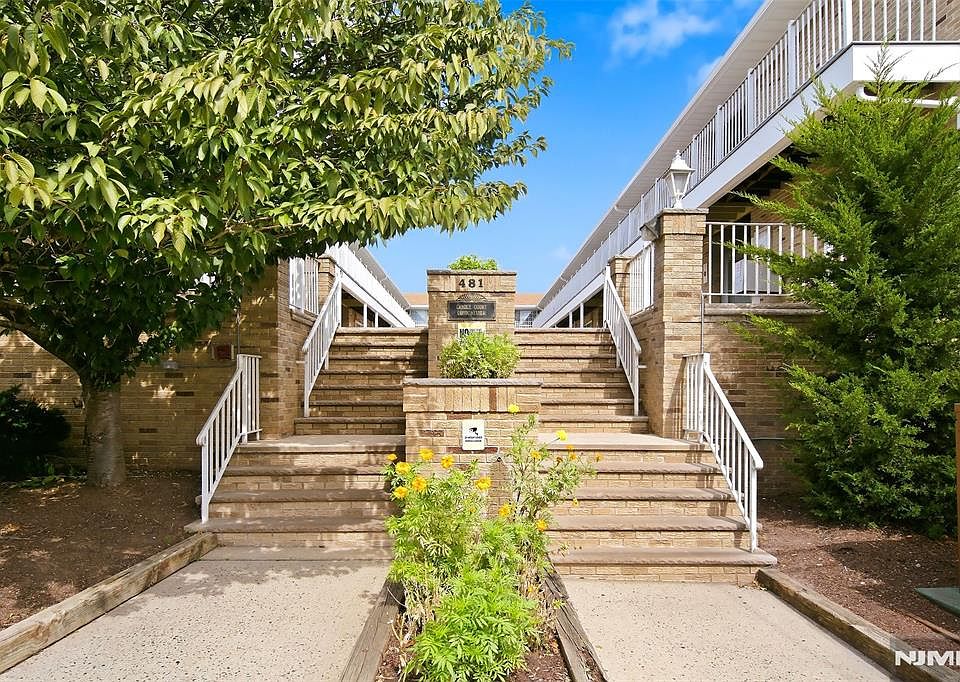 1st image of 481 Walker Street #1I