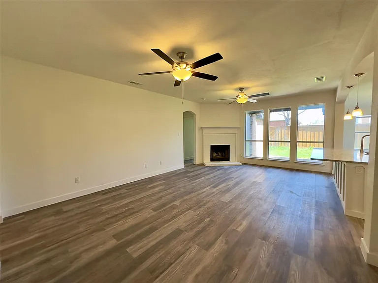 757 Eagle Dr — Photo 5