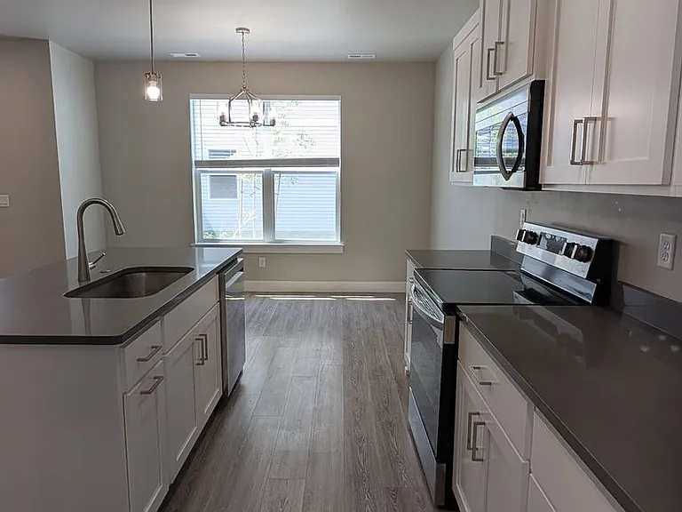 5560 Trueman #C — Photo 8