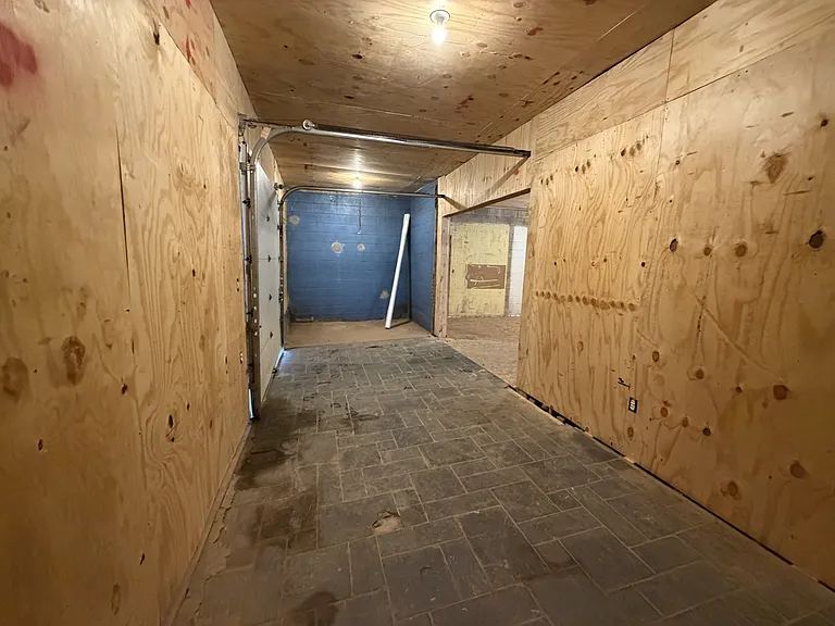 11001 York Rd — Photo 15