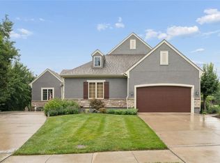 11525 S Lakecrest Dr, Olathe, KS 66061