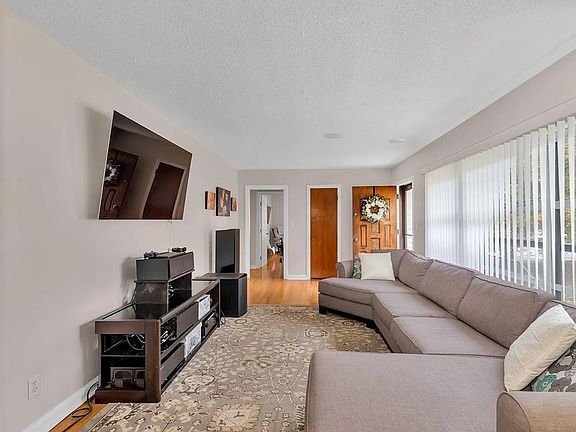 2nd image of 506 Acorn Ct