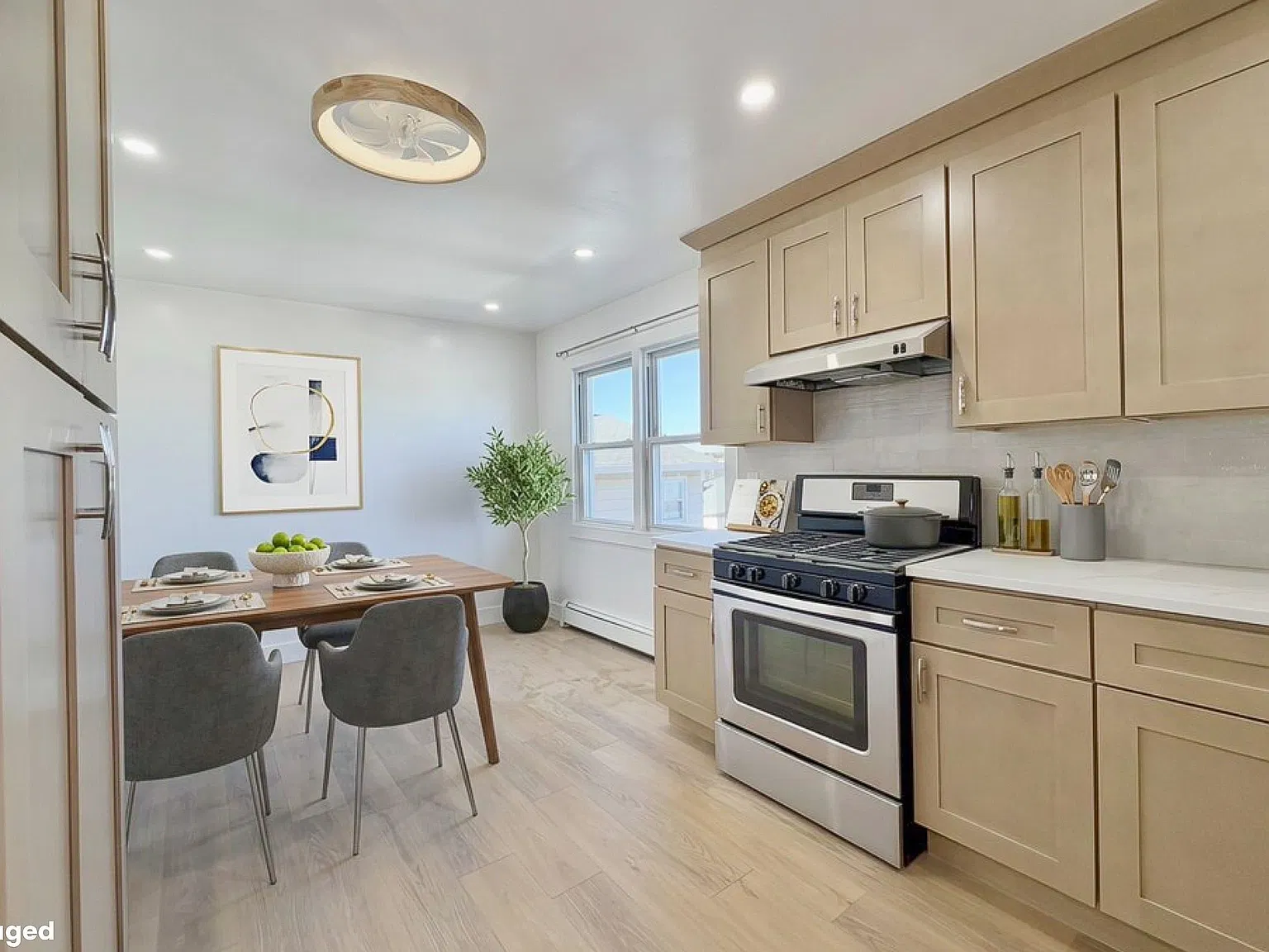 2 bed, 1.0 bath, 1070 sqft, $2,700 — Photo 3