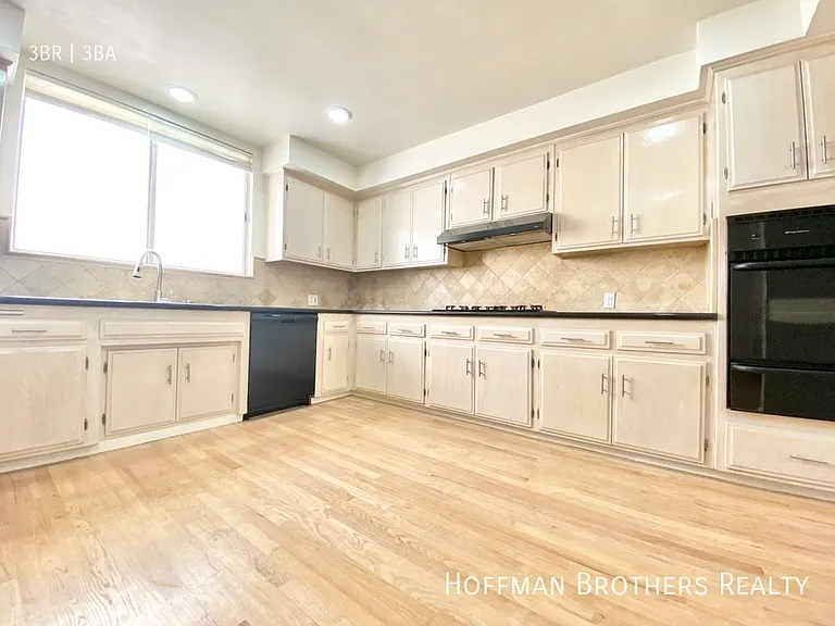 931 S Wooster St #4 — Photo 6