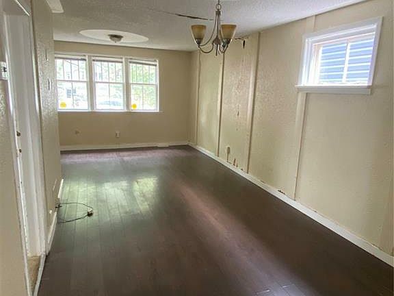 4th image of 2240 McTavish St