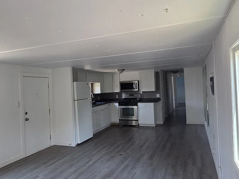 505 E 44th St #22 — Photo 9