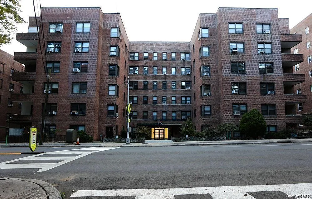 140 Hartsdale Avenue — Photo 4