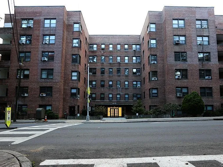 140 Hartsdale Avenue — Photo 4
