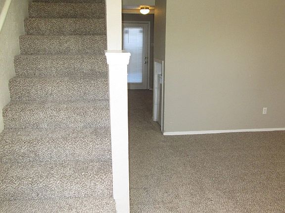 4th image of 2209 Beaumont Dr APT B