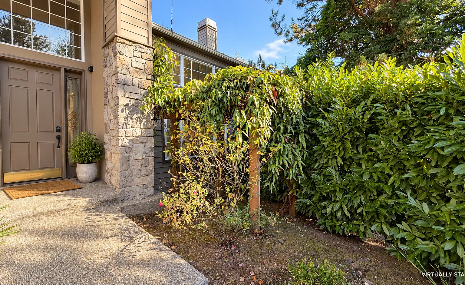 6 bed, 3.5 bath, 5000 sqft, $7,950 — Photo 3