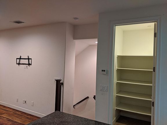 5th image of 1055 Gaviota Ter