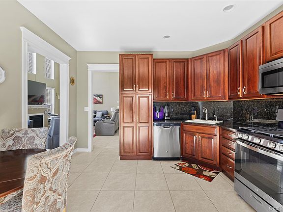 5th image of 131 Constantine Way