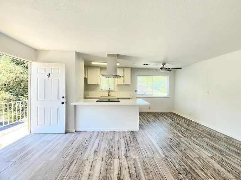 2236 Peach Ave #4 — Photo 8