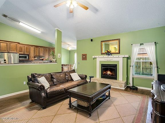 3rd image of 400 Ashley Woods Ct