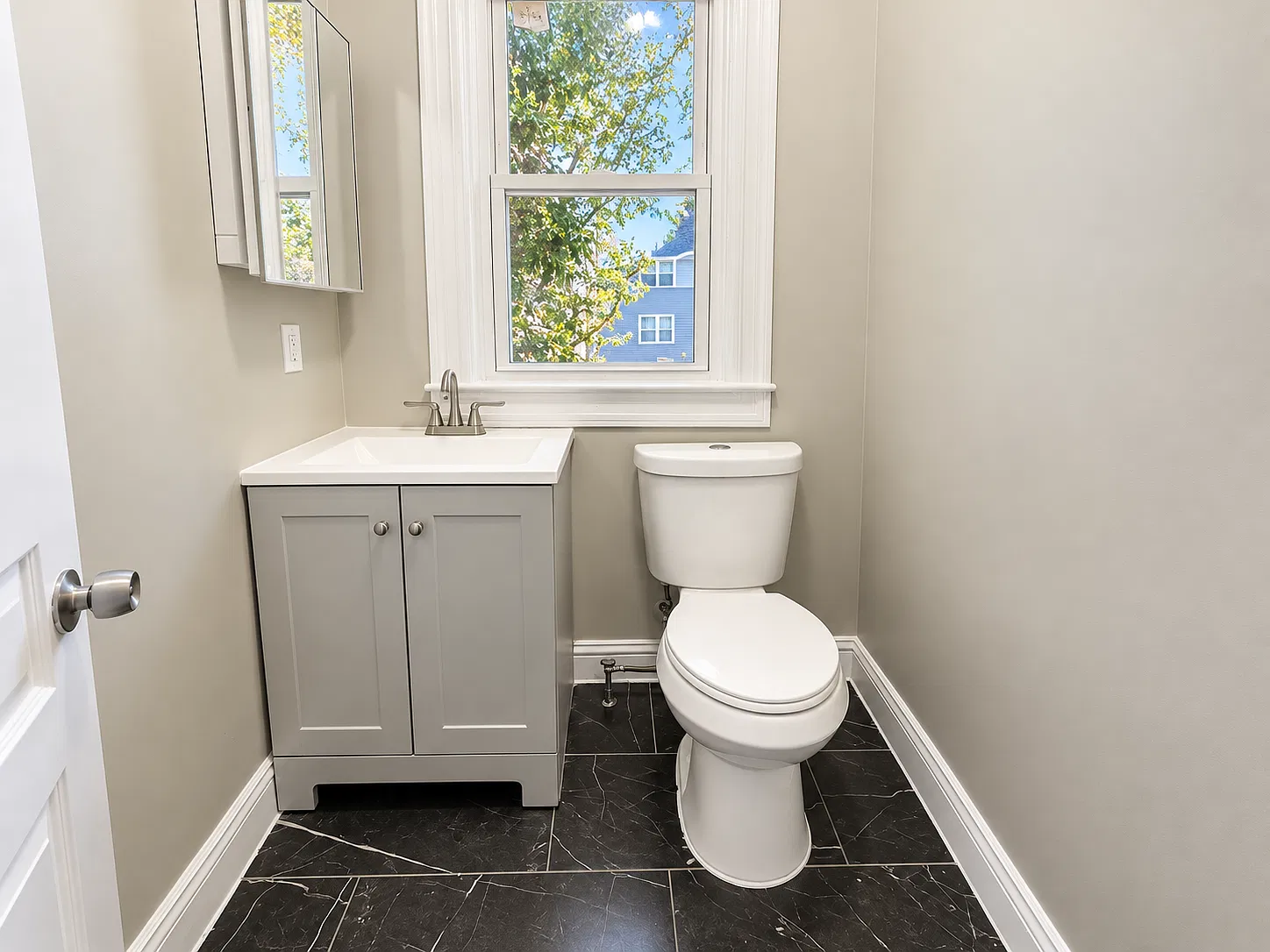 5 bed, 1.5 bath, 1500 sqft, $2,195 — Photo 3