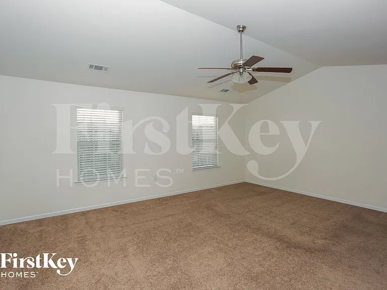 3282 Runneymede St SW — Photo 9