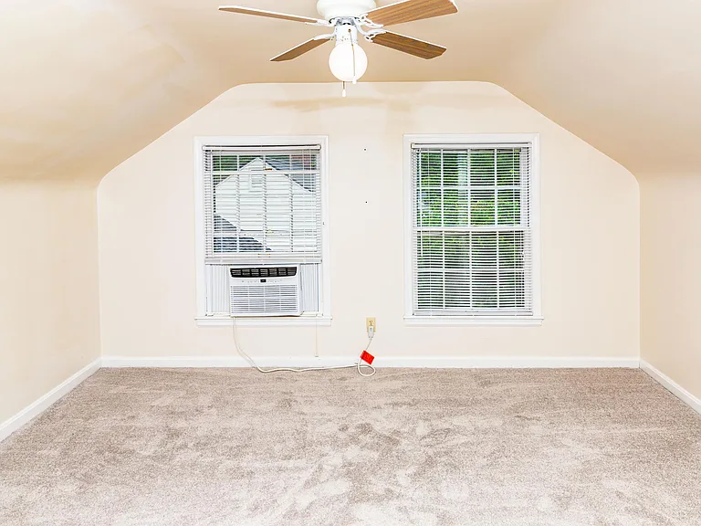 657 Montclair Dr — Photo 13