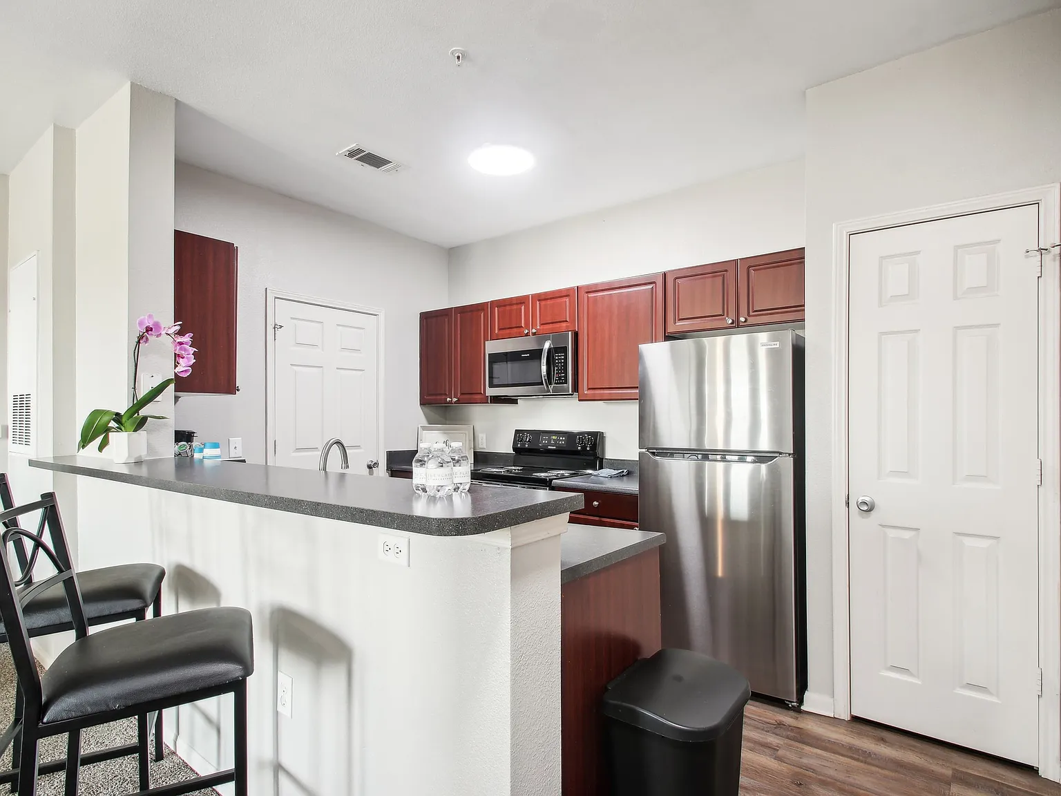 Flats at MacArthur — Photo 4