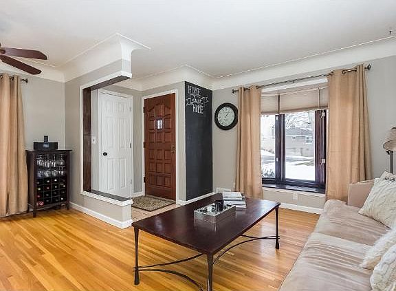 2nd image of 7417 Lake St W