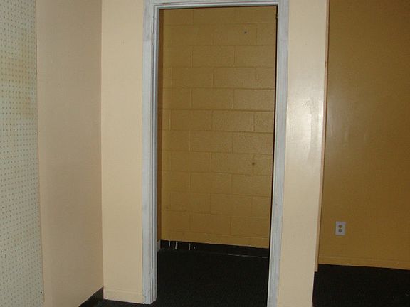 4th image of 941 Maddox Dr Ste 216