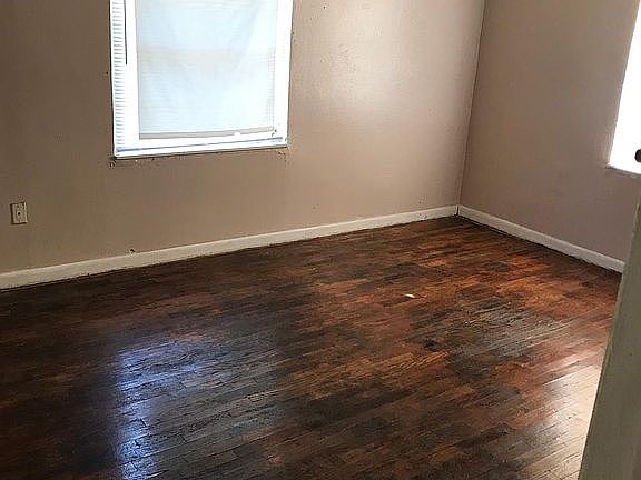 3rd image of 515 Oakdale Dr