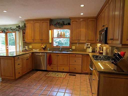 5th image of 2800 Windsor Dr