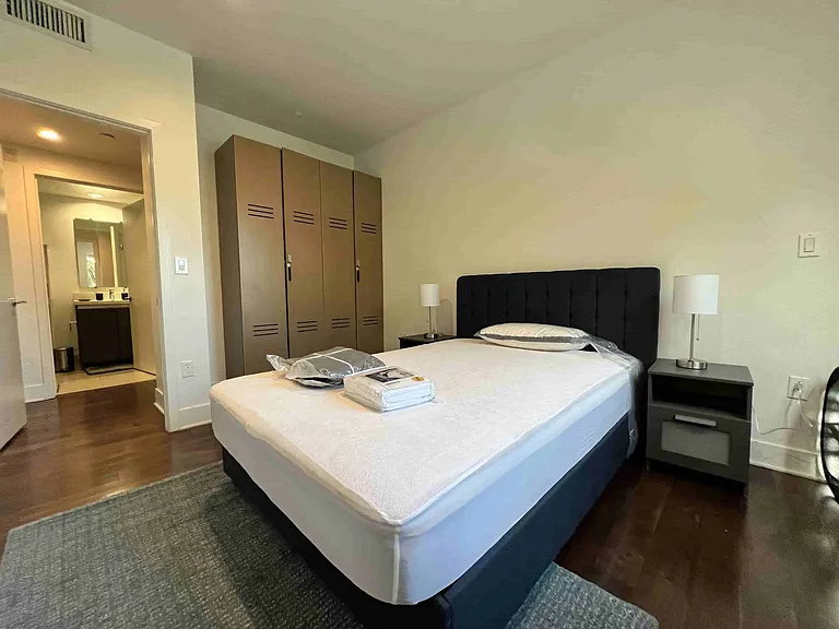 1735 N La Brea Ave #17 — Photo 13