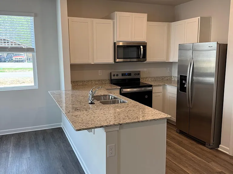 2 Sweetspire Dr — Photo 3