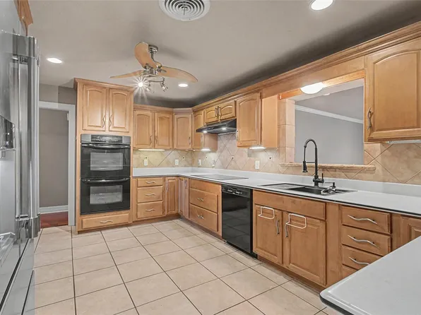 7213 Youpon Dr, Galveston, TX 77551