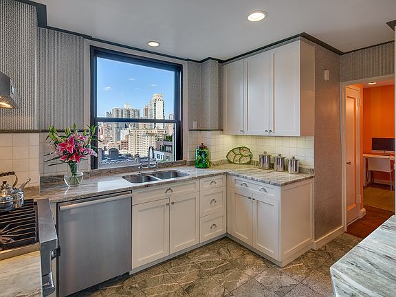 3rd image of 215 E 72nd St APT 13E