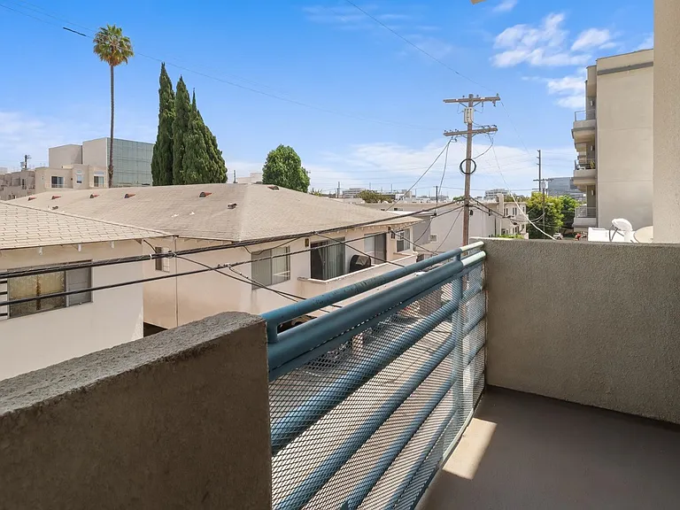 1828 Purdue Ave #203 — Photo 19