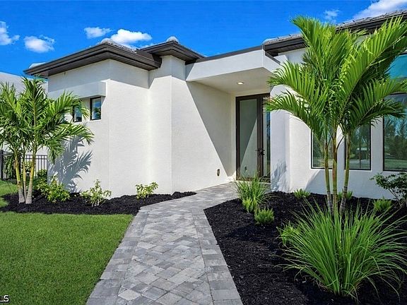 3rd image of 609 NW 39th Ave